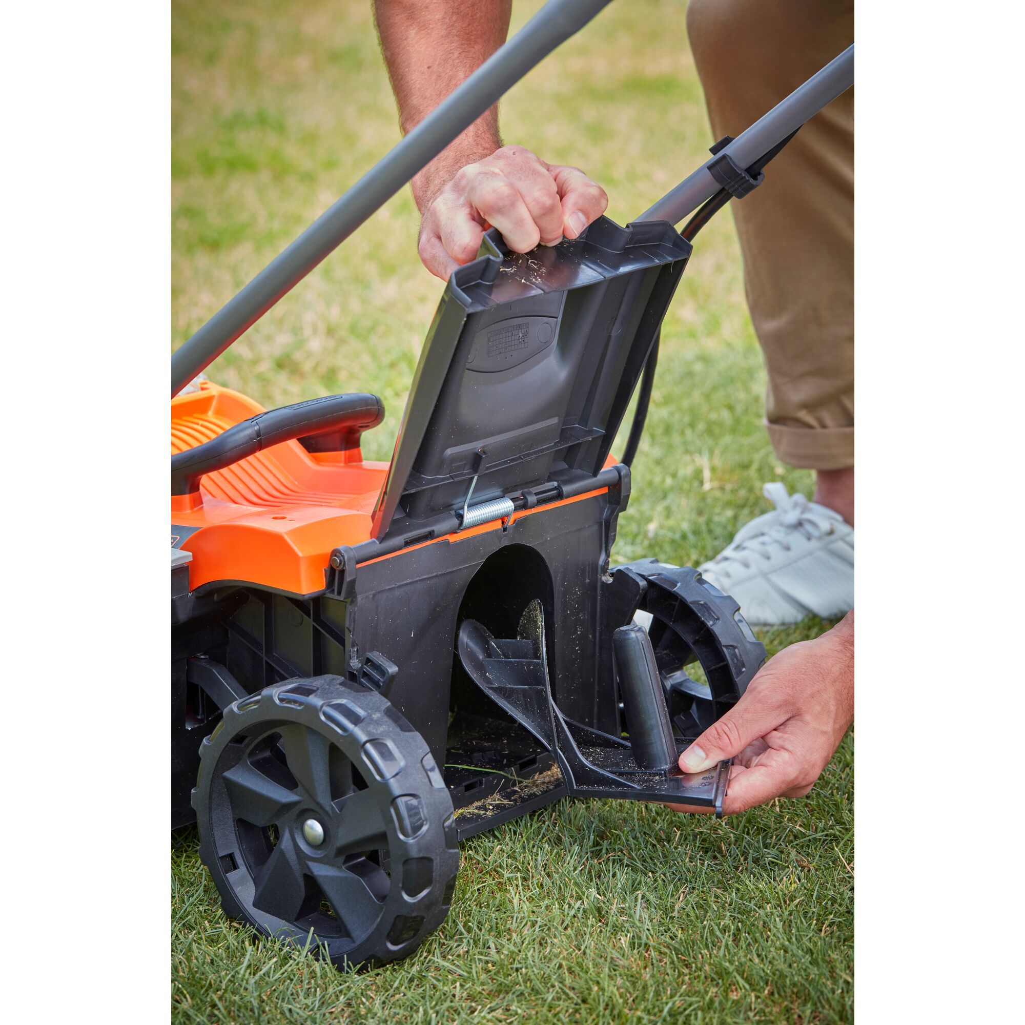 Black and decker best sale battery lawn mower 36v