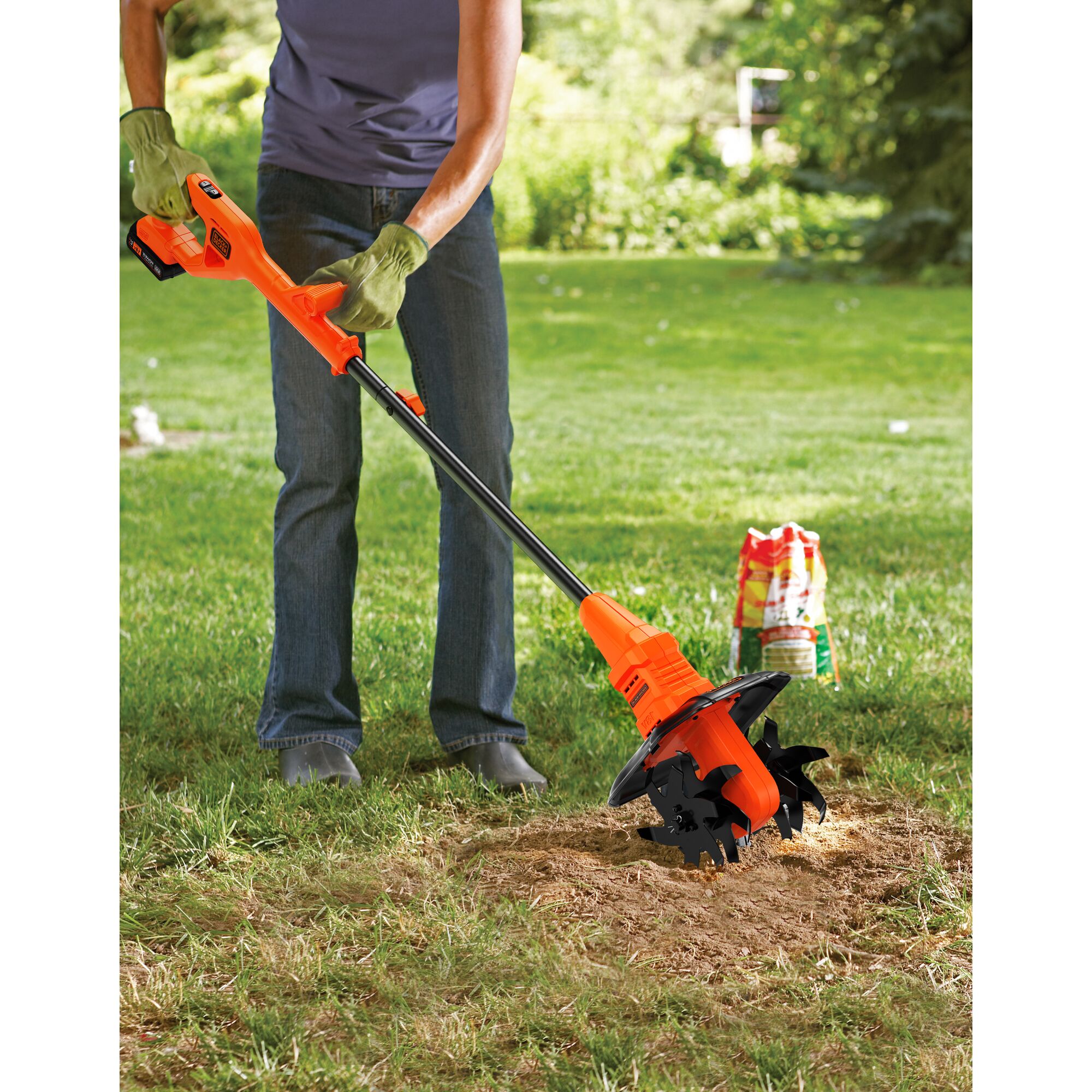 B D 18V Tiller Loaded BLACK DECKER